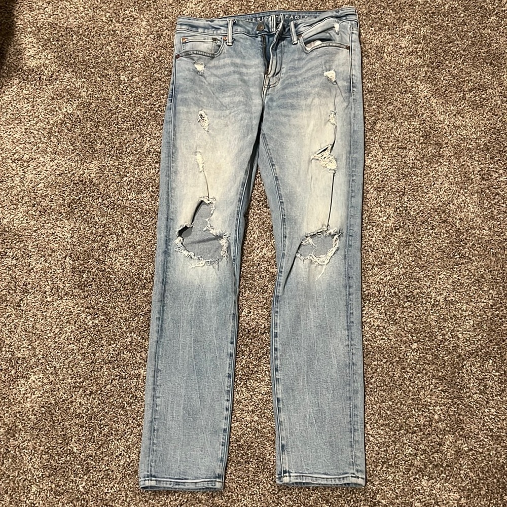American Eagle 32x32 distressed jeans